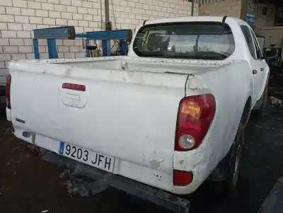 Veicolo di demolizione mitsubishi                                         l 200 (ka0/kb0)                                                                                                                                                                                                                                            4d56hp                                                                                                                                                                                                                                                     dell'anno 2015 alimentato 4d56hp