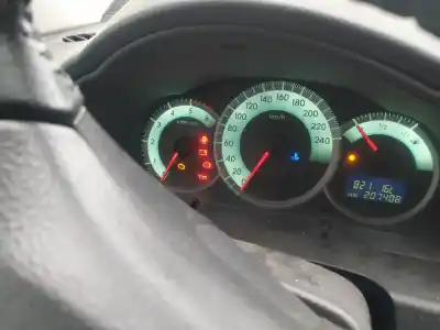 Veículo de Sucata toyota corolla verso (r1) 2.2 d-4d luna do ano 2005 alimentado 2adftv