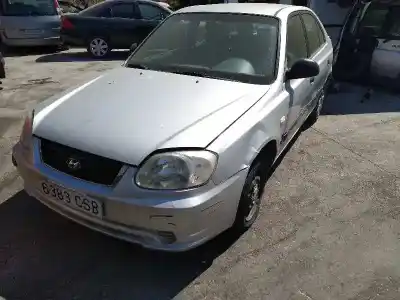 Veículo de Sucata HYUNDAI ACCENT (LC) CRDi GL do ano 2004 alimentado D3EA
