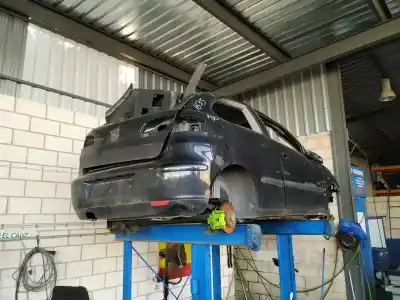 Véhicule à la ferraille seat ibiza 6l1 cool de l'année 2005 alimenté axr