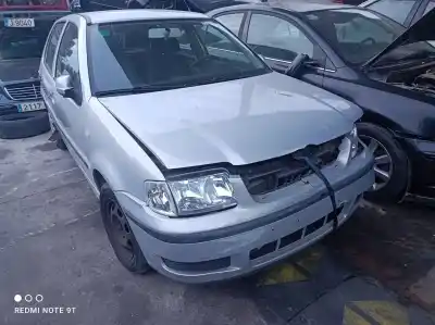 Véhicule à la ferraille VOLKSWAGEN POLO BERLINA (6N2) Conceptline de l'année 2000 alimenté ALD