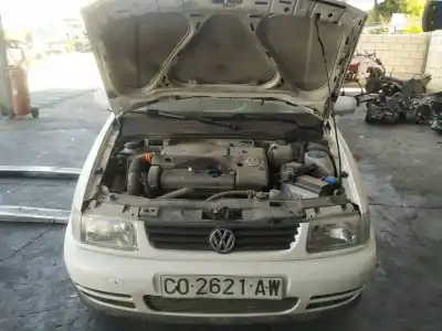 Veículo de Sucata VOLKSWAGEN POLO BERLINA (6N2) Conceptline do ano 1999 alimentado ALD