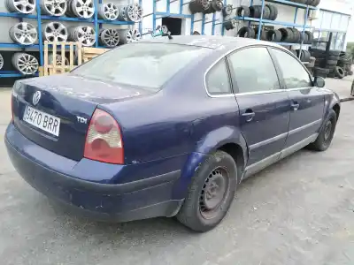 Veículo de Sucata volkswagen passat berlina (3b3) advance do ano 2001 alimentado awx