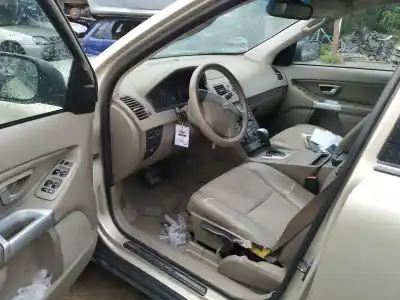 Veículo de Sucata volvo xc90 d5 executive geartronic (147 kw)(7 sitze) do ano 2005 alimentado 