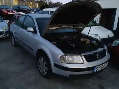 Veículo de Sucata VOLKSWAGEN PASSAT BERLINA (3B2) Comfortline do ano 1999 alimentado AJM