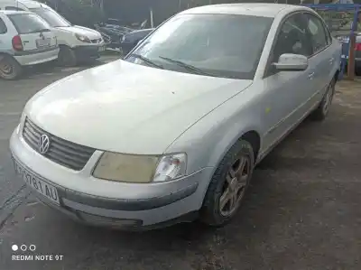 Veículo de Sucata volkswagen passat berlina (3b2) comfortline do ano 1999 alimentado aeb