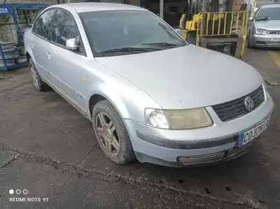 Veículo de Sucata volkswagen passat berlina (3b2) comfortline do ano 1999 alimentado aeb
