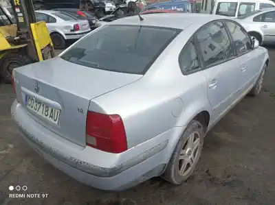 Sloopvoertuig VOLKSWAGEN PASSAT BERLINA (3B2) Comfortline van het jaar 1999 aangedreven AEB