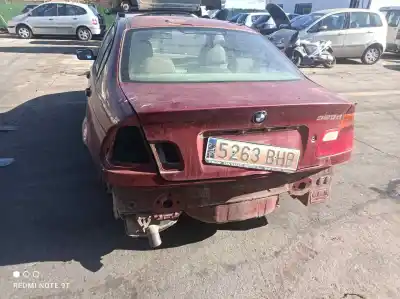 Veicolo di demolizione BMW SERIE 3 BERLINA (E90) 320d dell'anno 1998 alimentato 