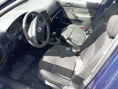 Veículo de Sucata volkswagen golf iv berlina (1j1) 1.6 do ano 2002 alimentado azd