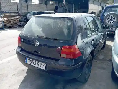 Veículo de Sucata volkswagen golf iv berlina (1j1) 1.6 do ano 2002 alimentado azd