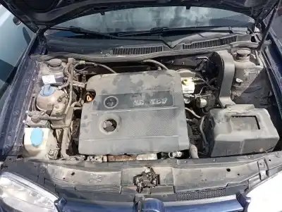 Veículo de Sucata volkswagen golf iv berlina (1j1) 1.6 do ano 2002 alimentado azd