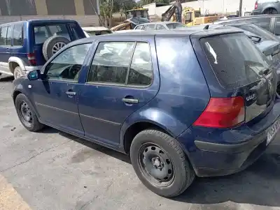 Veículo de Sucata volkswagen golf iv berlina (1j1) 1.6 do ano 2002 alimentado azd