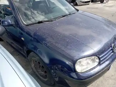 Veículo de Sucata volkswagen golf iv berlina (1j1) 1.6 do ano 2002 alimentado azd