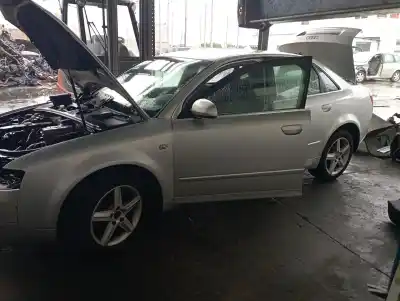 Vehicul casat audi a4 avant (8e) 1.9 tdi (96kw) al anului 2008 alimentat awx