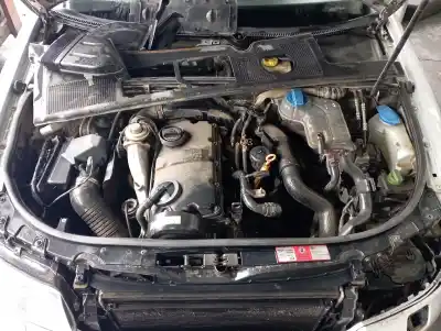 Vehicul casat audi a4 avant (8e) 1.9 tdi (96kw) al anului 2008 alimentat awx