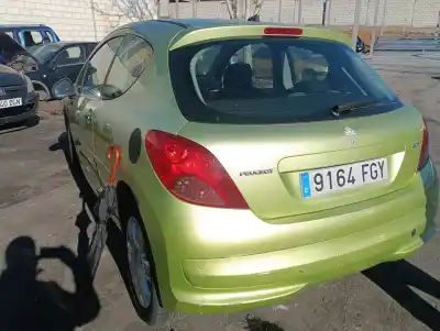 Véhicule à la ferraille peugeot 207 confort de l'année 2006 alimenté kfv