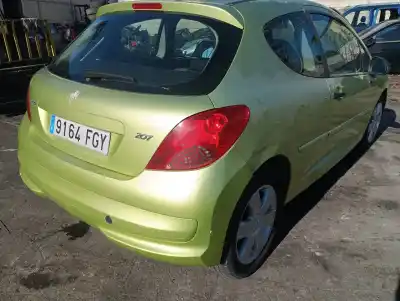 Véhicule à la ferraille peugeot 207 confort de l'année 2006 alimenté kfv