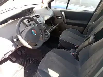 Veicolo di demolizione renault scénic ii (jm0/1_) 1.6 (jm0c, jm0j, jm1b) dell'anno 0 alimentato k4m761