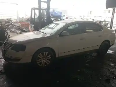 Veículo de Sucata volkswagen passat berlina (3c2) highline do ano 0 alimentado bkp