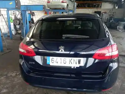 Véhicule à la ferraille peugeot 308 sw de l'année 0 alimenté 