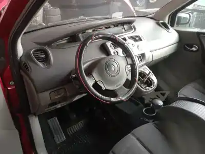 Veicolo di demolizione renault scenic ii grand confort authentique 135 cv / 99 kw dell'anno 0 alimentato f9q812