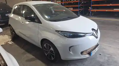 Véhicule à la ferraille renault zoe zen de l'année 0 alimenté 