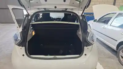 Véhicule à la ferraille renault zoe zen de l'année 0 alimenté 