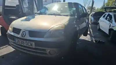 Véhicule à la ferraille RENAULT CLIO II  de l'année 0 alimenté D7F720