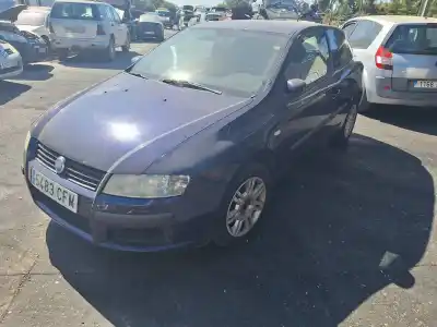 Véhicule à la ferraille FIAT STILO  de l'année 0 alimenté 