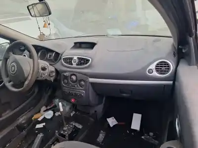 Veicolo di demolizione renault clio iii grandtour yahoo dell'anno 0 alimentato k9k766