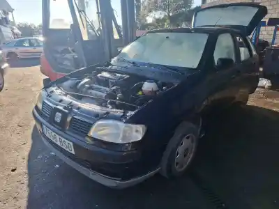 Véhicule à la ferraille seat ibiza 6k1 select de l'année 0 alimenté 