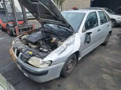 Veículo de Sucata seat ibiza 6k1 select do ano 0 alimentado 