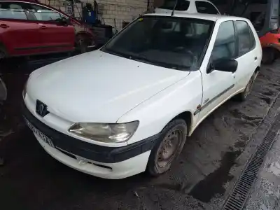 Vehicul casat PEUGEOT 306  al anului 0 alimentat 