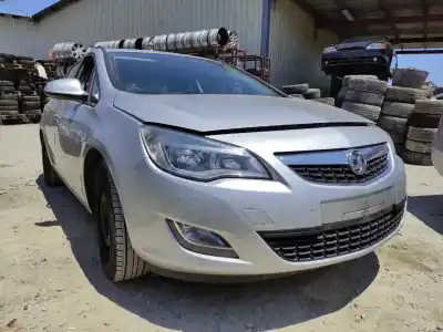 Veículo de Sucata OPEL ASTRA J LIM. 1.7 16V CDTI do ano 2012 alimentado A17DTJ