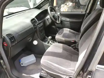 Véhicule à la ferraille opel zafira a elegance de l'année 2002 alimenté z18xe
