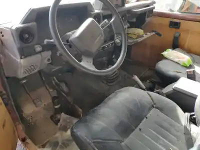 Veículo de Sucata toyota land cruiser 70 do ano 1985 alimentado 2lt