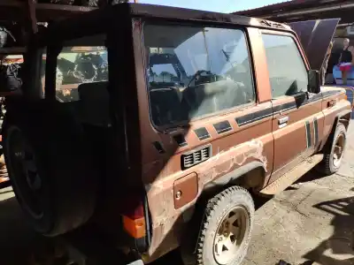 Veículo de Sucata toyota land cruiser 70 do ano 1985 alimentado 2lt