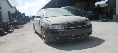Veículo de Sucata AUDI A4 BERLINA (8E) 2.5 V6 24V TDI do ano 2000 alimentado AKE
