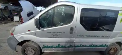 Veículo de Sucata RENAULT TRAFIC COMBI (AB 4.01) Passenger Privilege do ano 2001 alimentado F9QU7