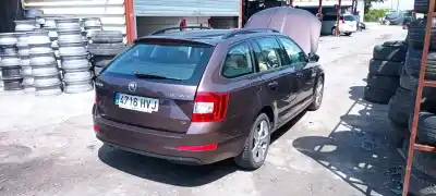 Veículo de Sucata skoda octavia combi (5e5) ambition do ano 2013 alimentado clha