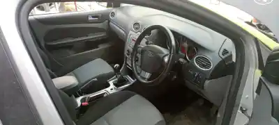 Sloopvoertuig ford focus berlina (cap) sport van het jaar 2004 aangedreven 