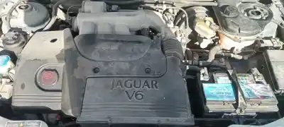 Здавання транспортного засобу jaguar x-type 2.5 v6 року 2002 потужний xb