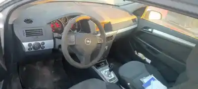 Sloopvoertuig opel astra h berlina cosmo van het jaar 2007 aangedreven z16xep