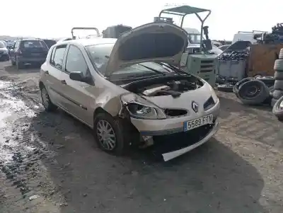 Veículo de Sucata RENAULT CLIO III 1.5DCI 85 do ano 2007 alimentado K9K766