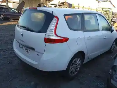 Veículo de Sucata RENAULT SCENIC III 1.6DCI 130 FAP do ano 2013 alimentado R9M402