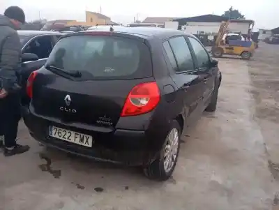 Veículo de Sucata RENAULT CLIO III 1.5DCI 85 do ano 2007 alimentado K9K766