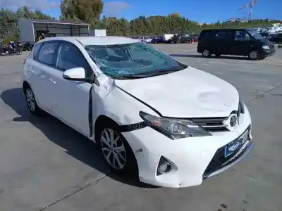 Scrapping Vehicle TOYOTA AURIS (_E18_)  of the year 2015 powered 1ZRFAE
