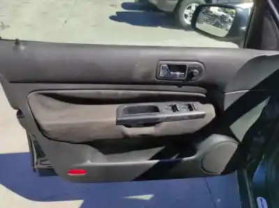 Veículo de Sucata volkswagen golf iv (1j1) 1.4 16v do ano 2003 alimentado 