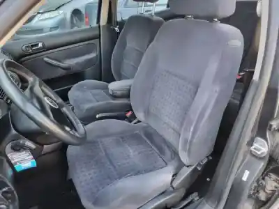 Veículo de Sucata volkswagen golf iv (1j1) 1.4 16v do ano 2001 alimentado 